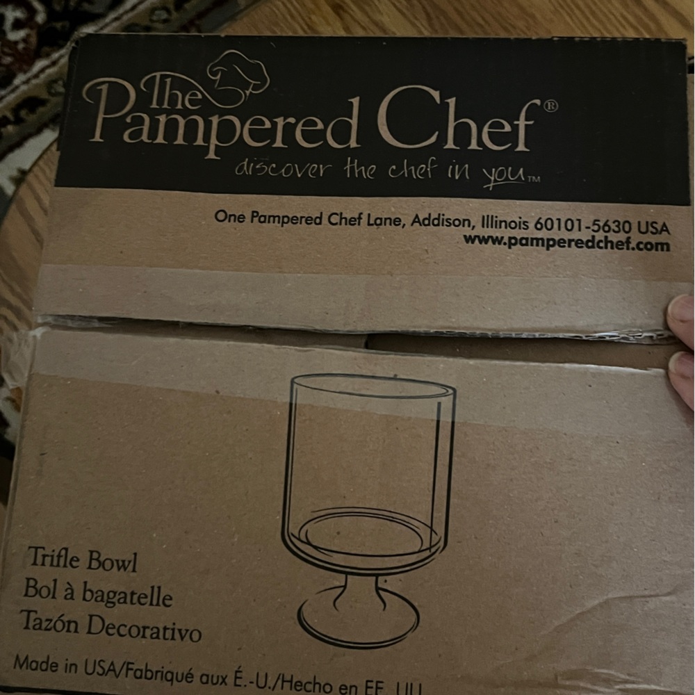 Pampered chef truffle bowl, barely used. Like brand new still in original box.
